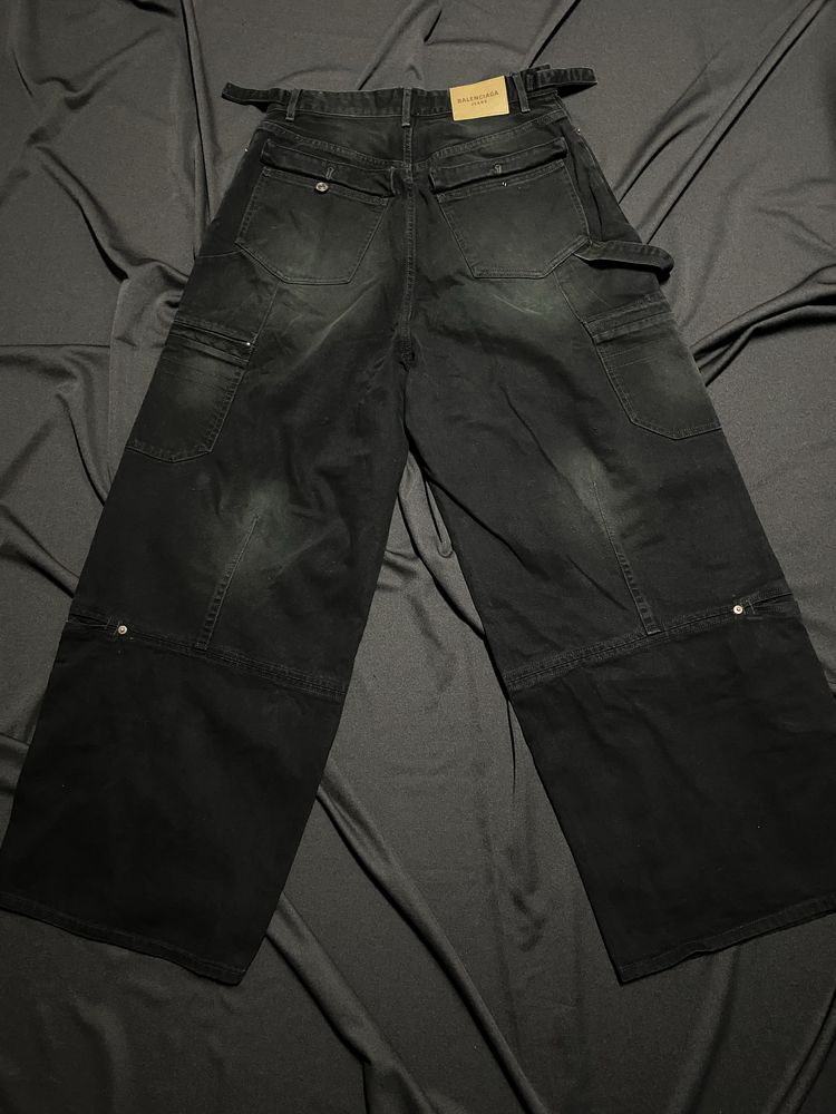 Balenciaga cargo pants in black