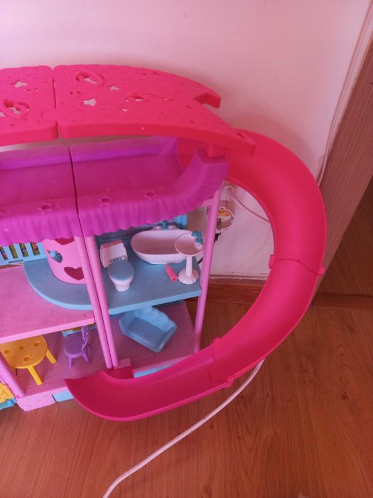 Vendo Casa da Barbie com Piscina - Chelsea. Muito pouco usada