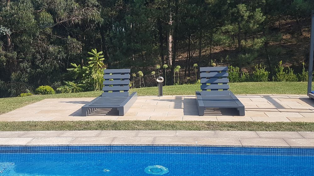 Cama de jardim ou piscina estilo balinesa