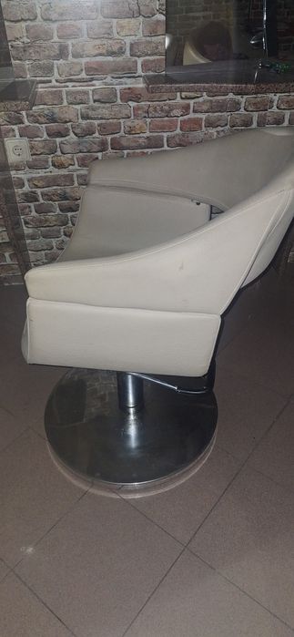 Cadeiras com hidráulico em bom estado 50 euros cada