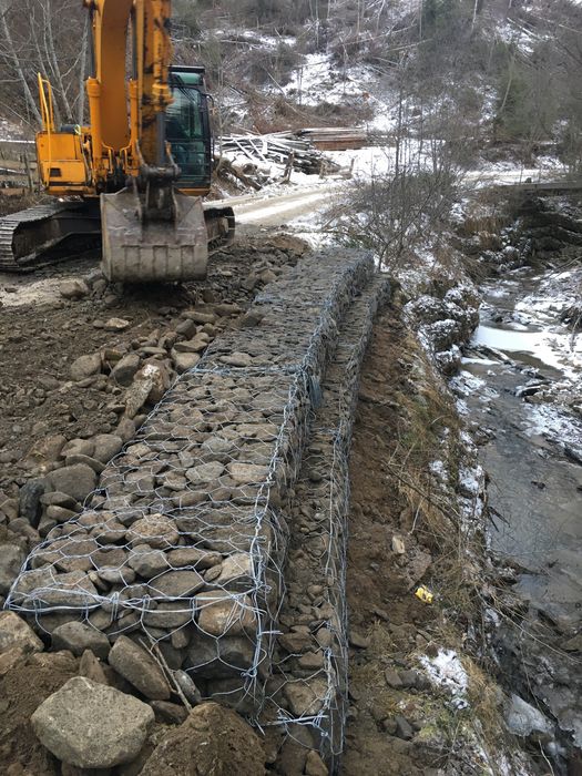 Робота з  габіонами,укріплення берегів.