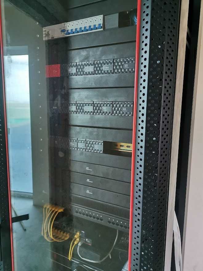 Inteligentny dom Loxone Grenton, instalacje elektryczne,