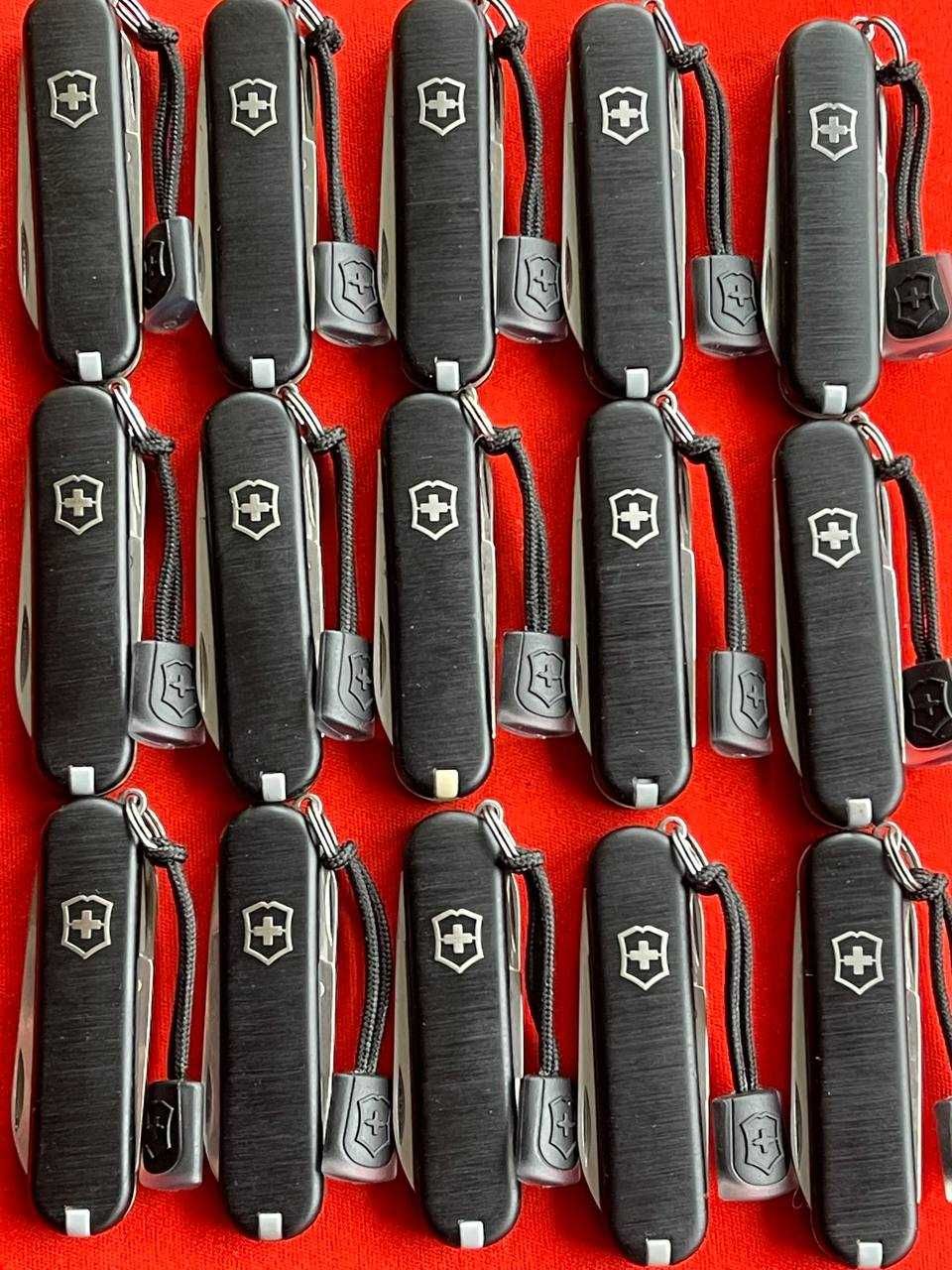 Victorinox Сlassic SD Black cТемляком(БЕЗ рекламы,надписей!Не точеные)