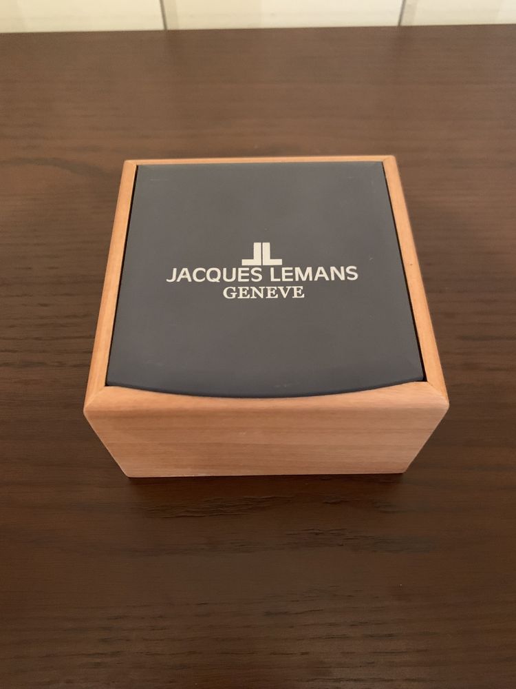Классические часы Jacques Lemans