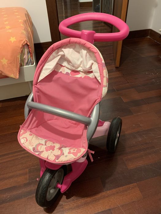 Carrinho nenuco em plástico