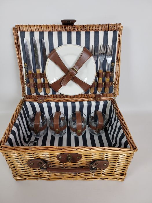 Kosz piknikowy z wyposażeniem