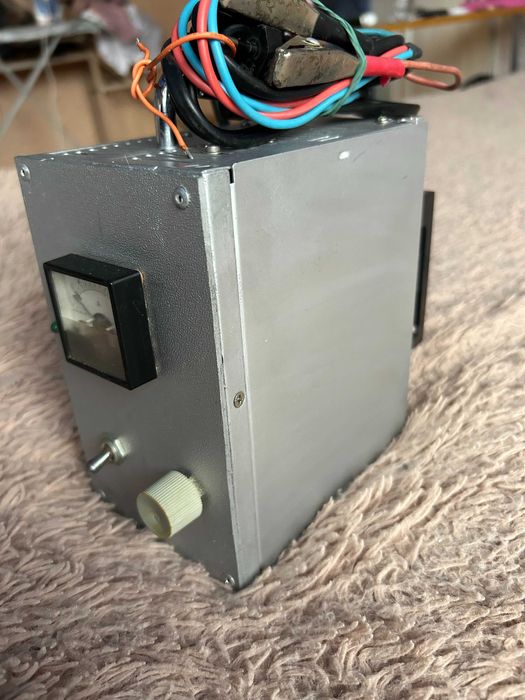 Зарядний пристрій 12 вольт