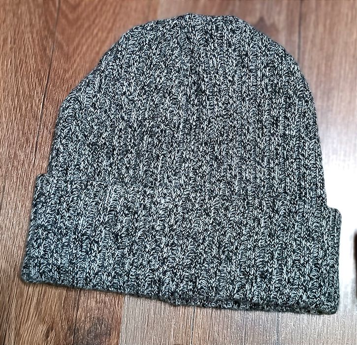 Теплая  шапка демисезонные и зима