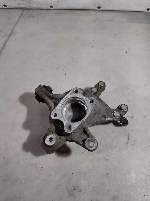 Hyundai Sonata 11-15 Hybrid  Цапфа задняя левая / правая / Соната