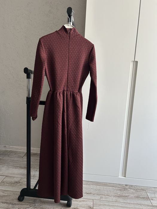 Сукня бренду VOVK довжини міді в кольорі марсала