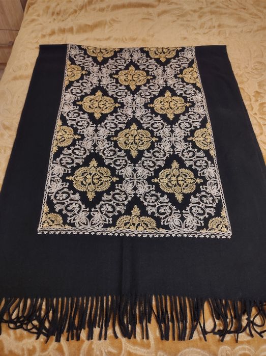 Szal haftowany damski nowy