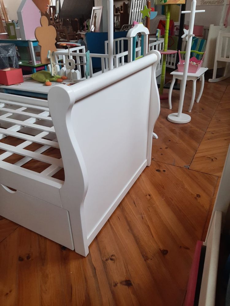 Cama junior nova lacada a branco