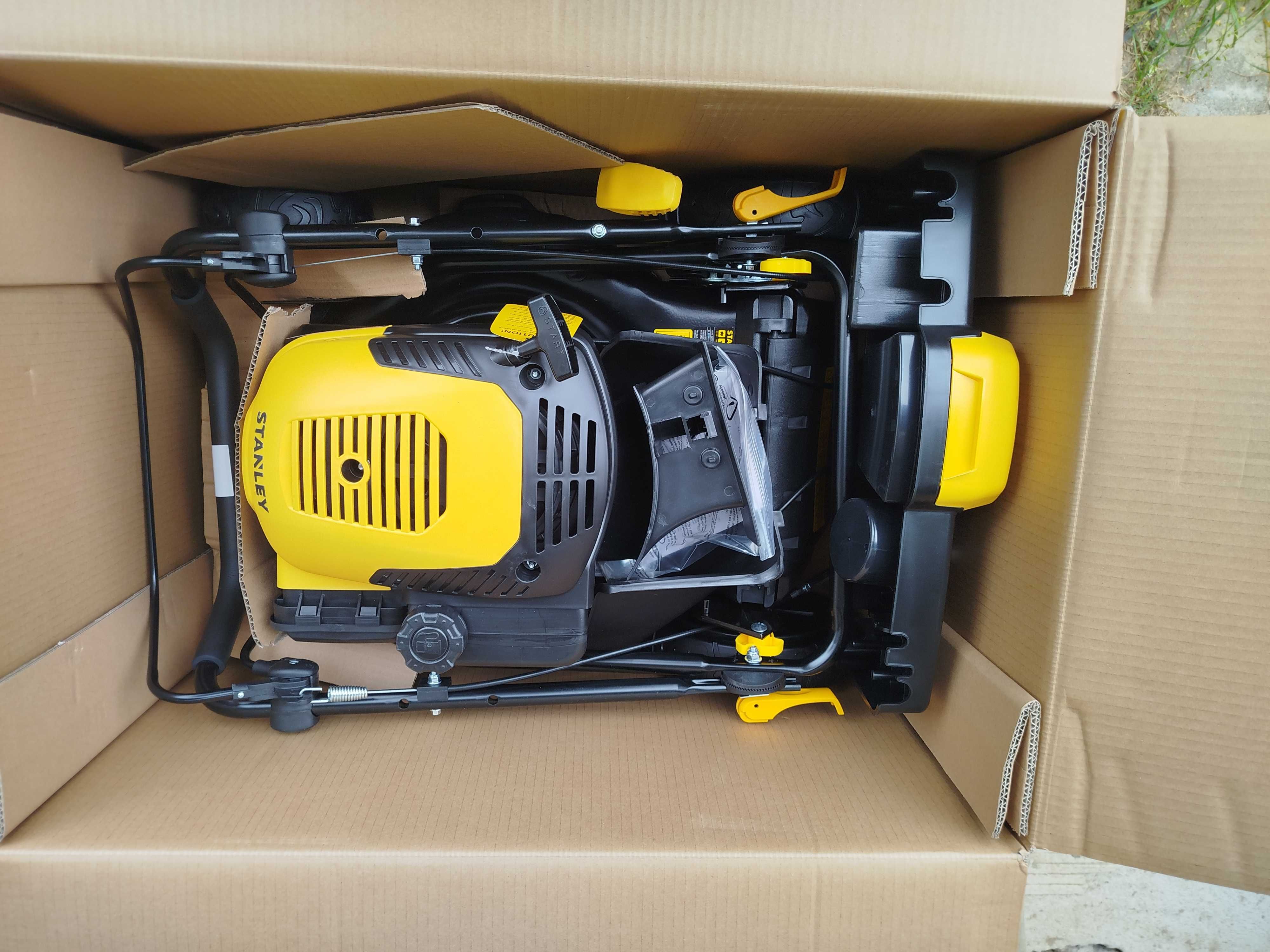 Kosiarka spalinowa z napędem 2,3 kW 46 cm Stanley SLM-139-460-SP