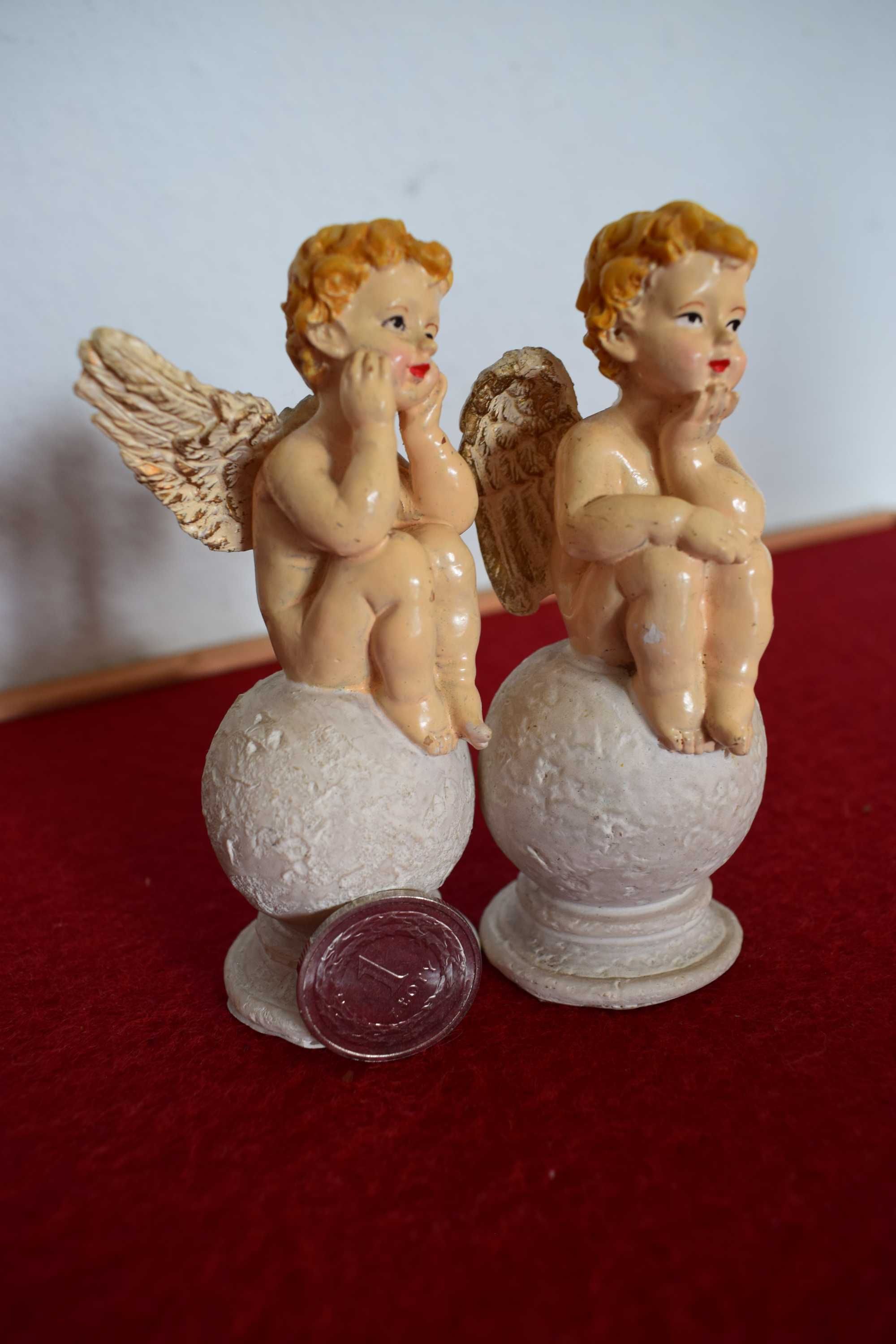 Cherubinki - dwie małe figurki w łącznej niskiej cenie .