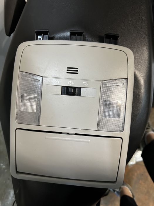 Головне освітлення салону Toyota rav 4