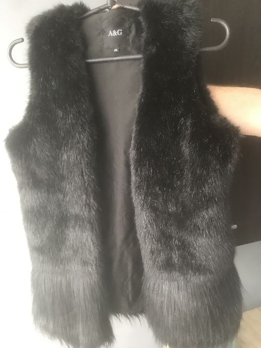 Шкбка- жилетка чорна