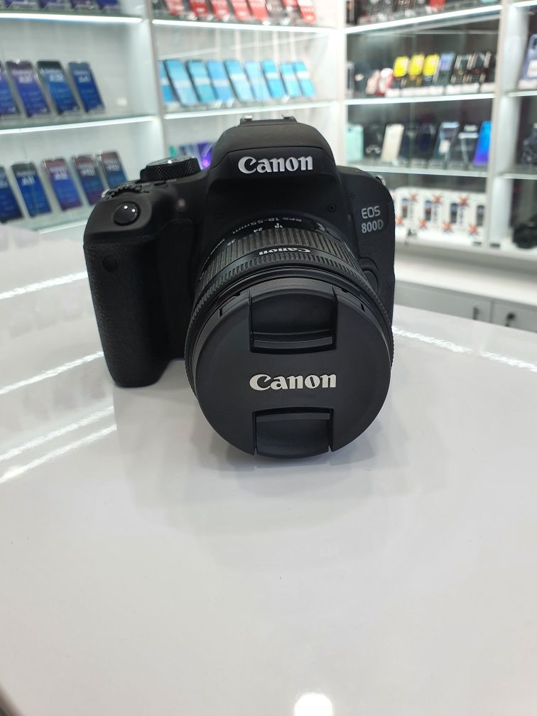 Дзеркальний фотоапарат  Canon EOS 800D kit