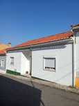 Moradia térrea remodelada no bairro S. Domingos torres novas