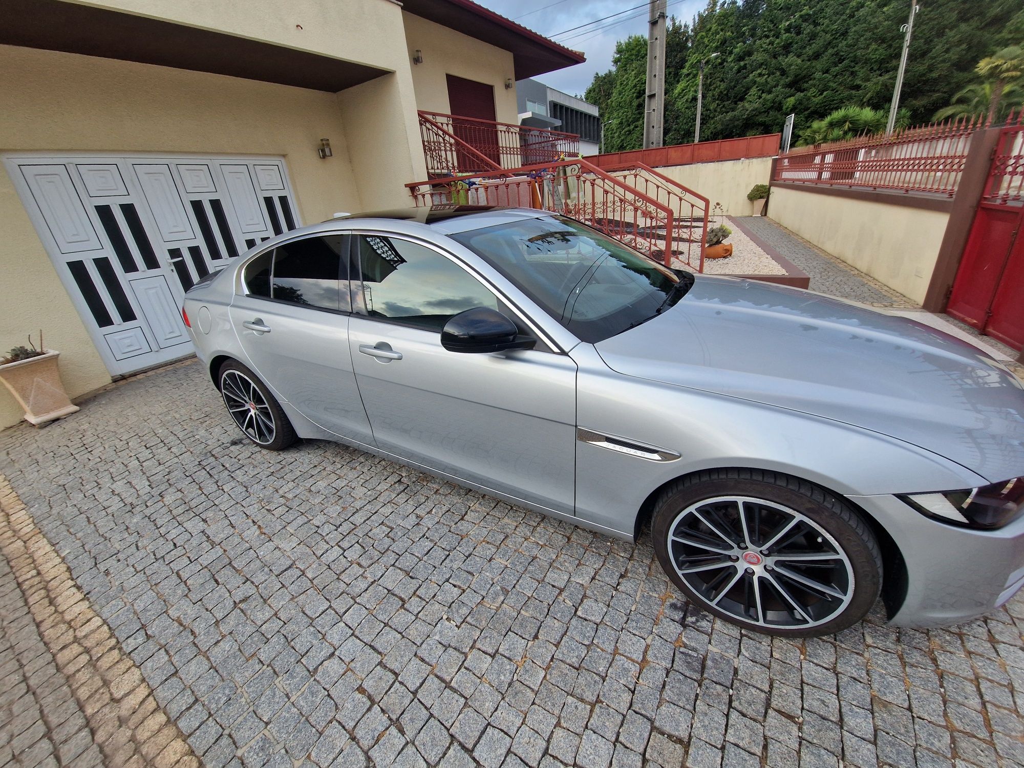 Vendo jaguar xe de 2018
