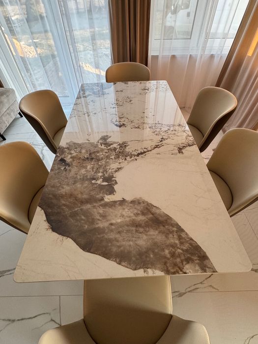 Elegancki Zestaw Stół z 6 Krzesłami – Marmurowy Blat / Beżowe Krzesła