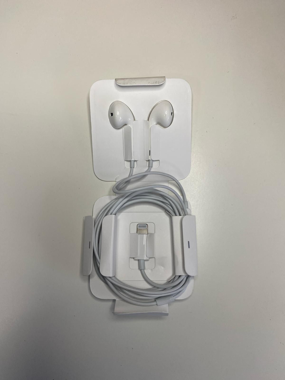 Auriculares EarPods APPLE (Lightning Connector) – NOVOS