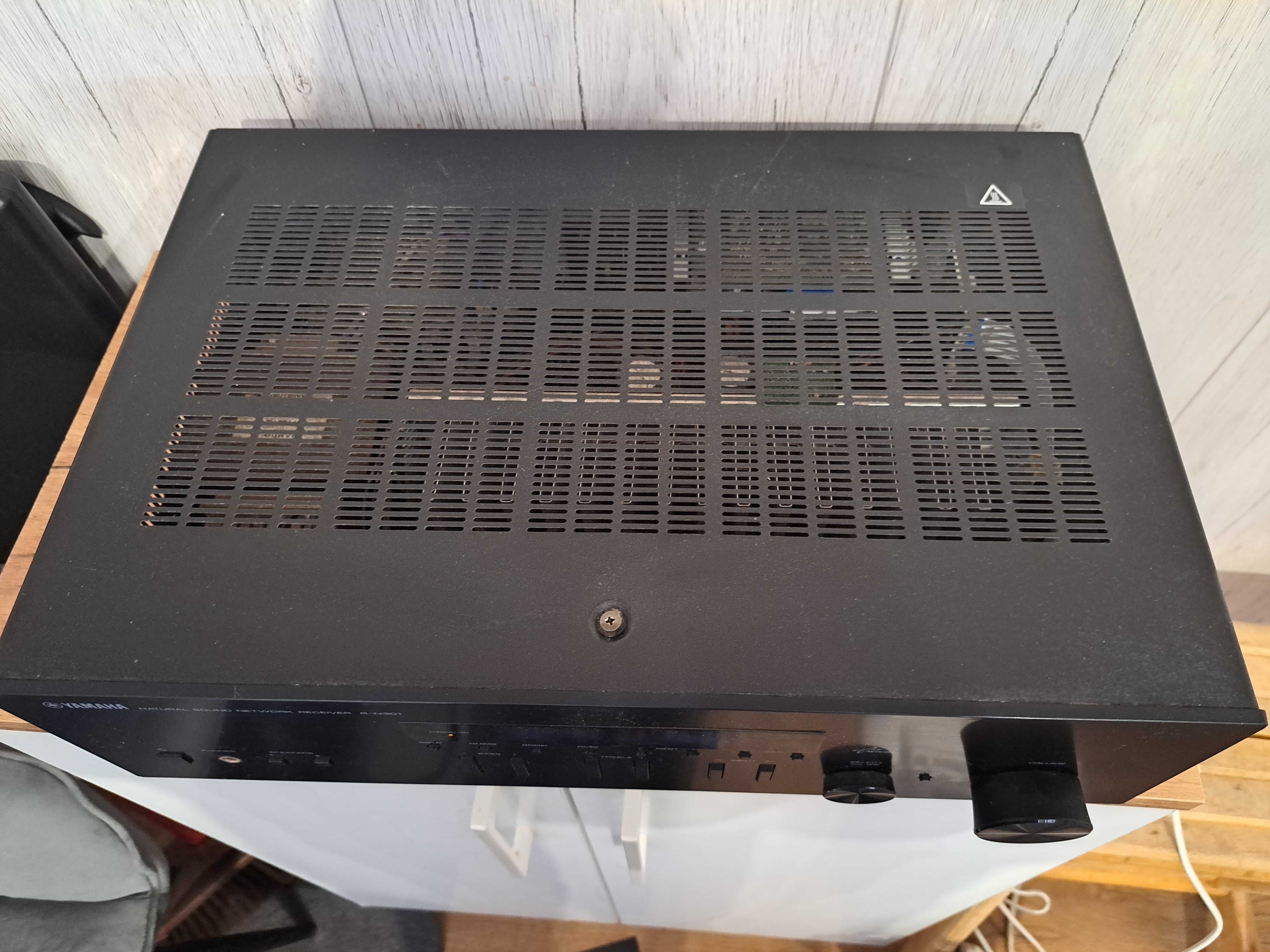 Amplituner Yamaha  R-N 301