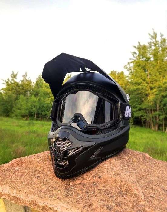 Мото шолом кросовий/ендуро з окулярами