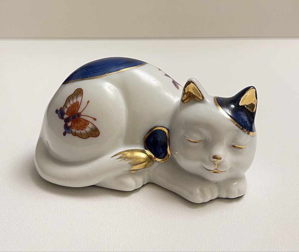 Stara figurka porcelanowa vintage śpiący kot