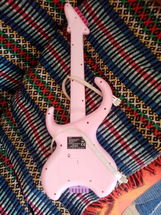 Vende-se guitarra elétrica infantil