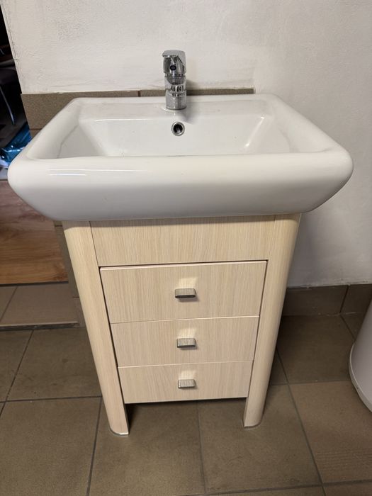 Sprzedam szafkę z umywalką Cersanit i baterią Oras