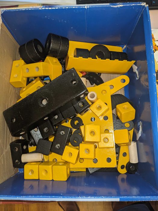 Деревянный конструктор экскаватор HEROS 36302