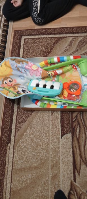 Ігровий килимок із брязкальцями, дзеркалом та піаніно