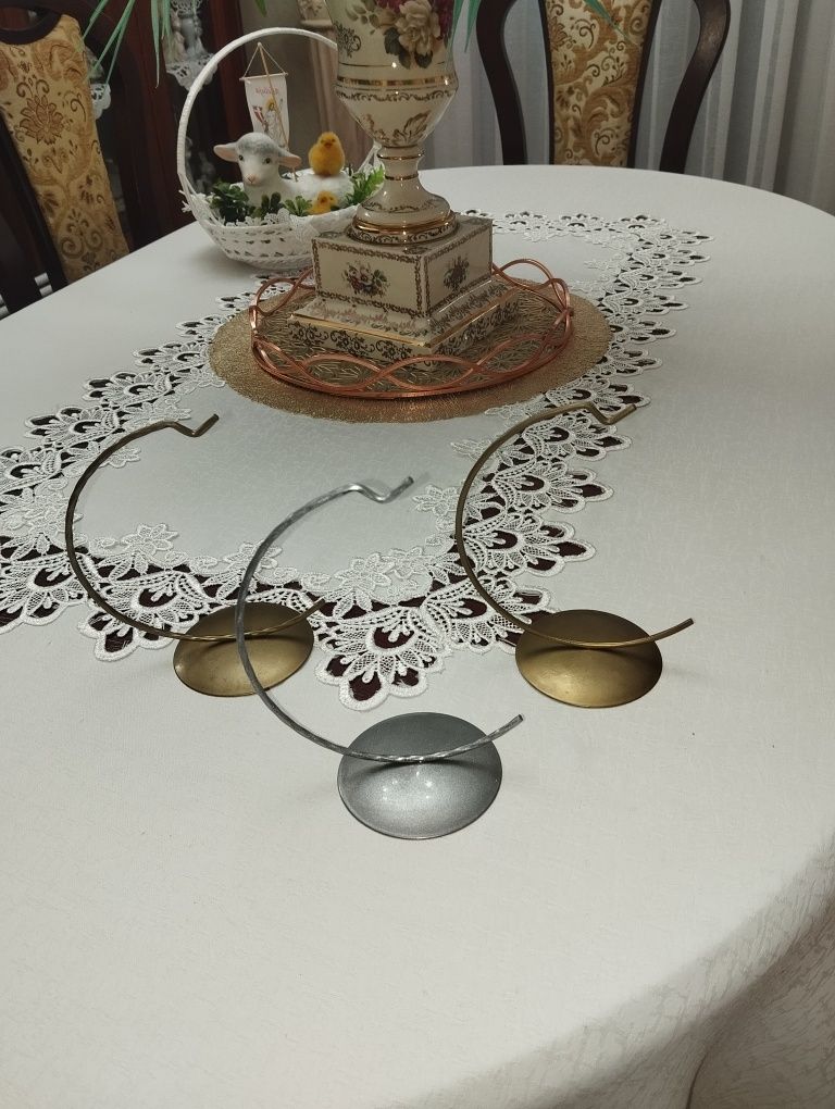 Cena za Trzy Sztuki jak Nowe Stojaki do zawieszenia .