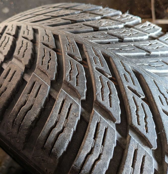 Opony wielosezonowe nokian 215/55 R18