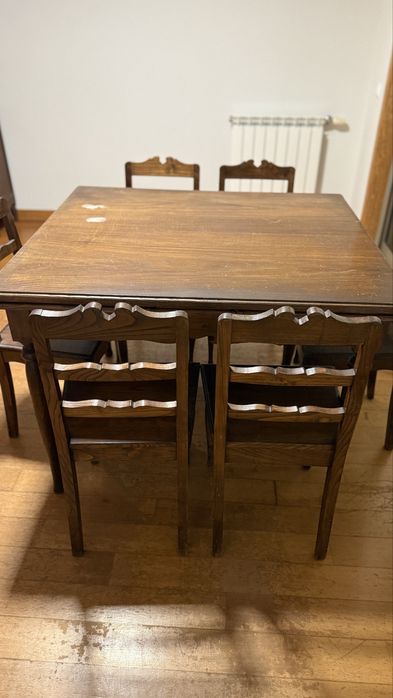 Mesa De Sala De Jantar E Cadeiras De Antiquário