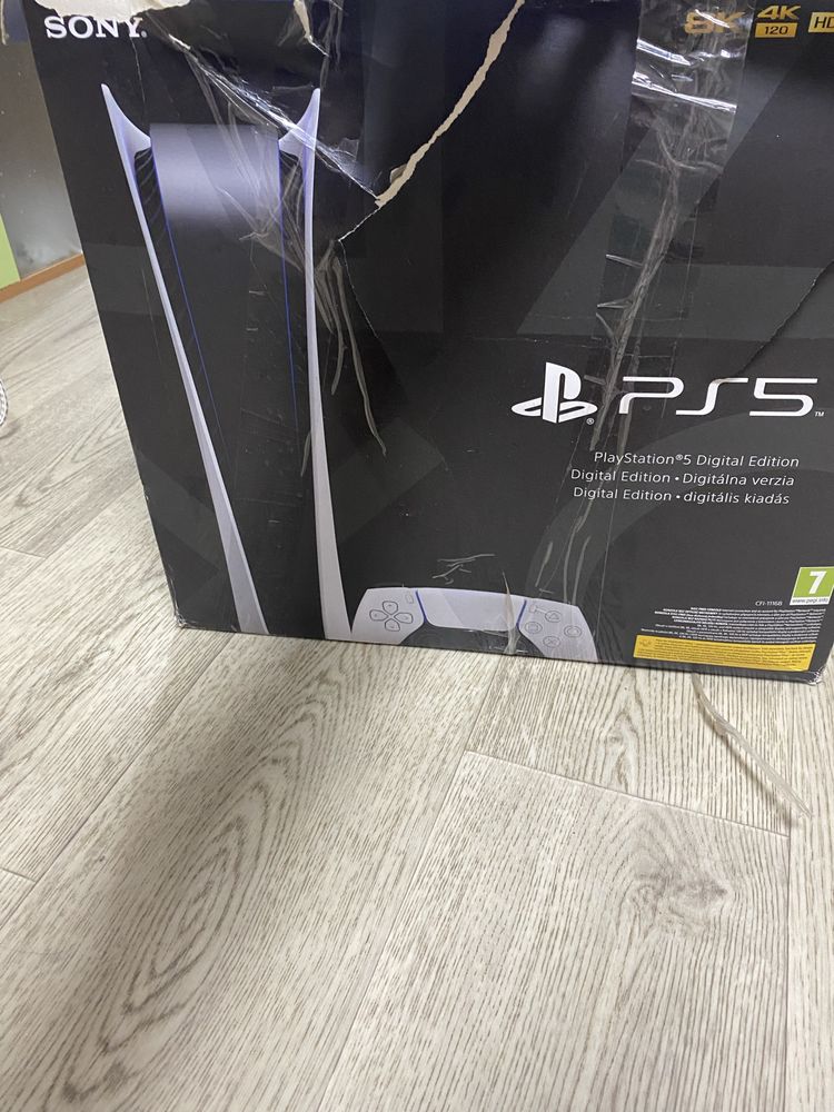 PS 5 + 2 геймпада + наушники Sony и зарядное на 2 порта.