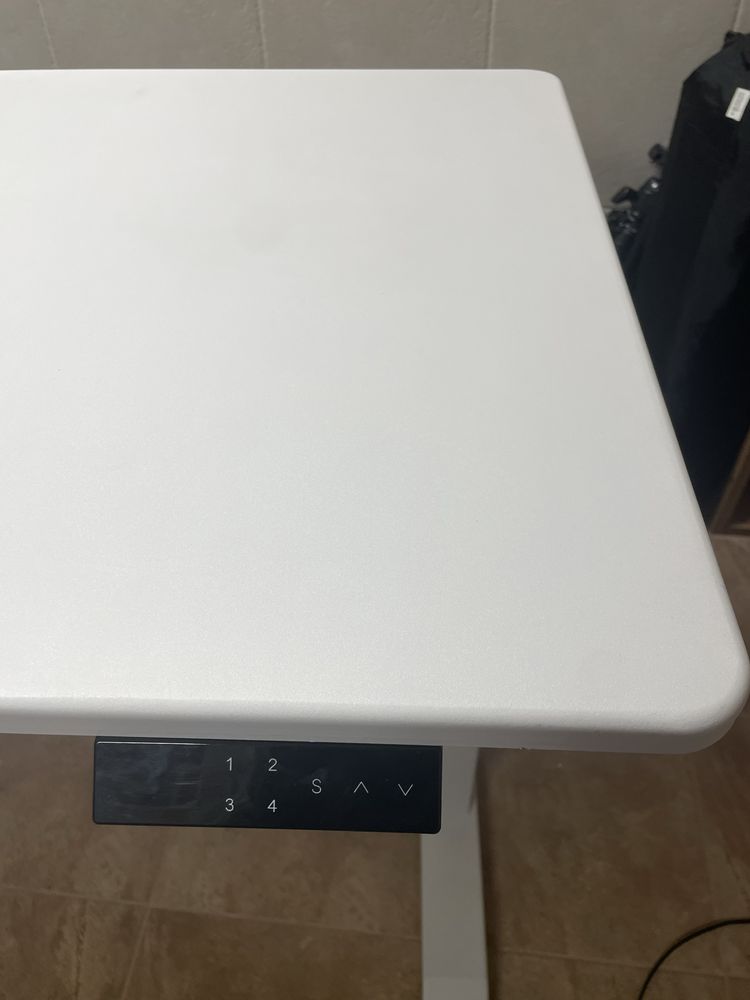 Biurko z elektryczną regulacją wysokości białe jak IKEA