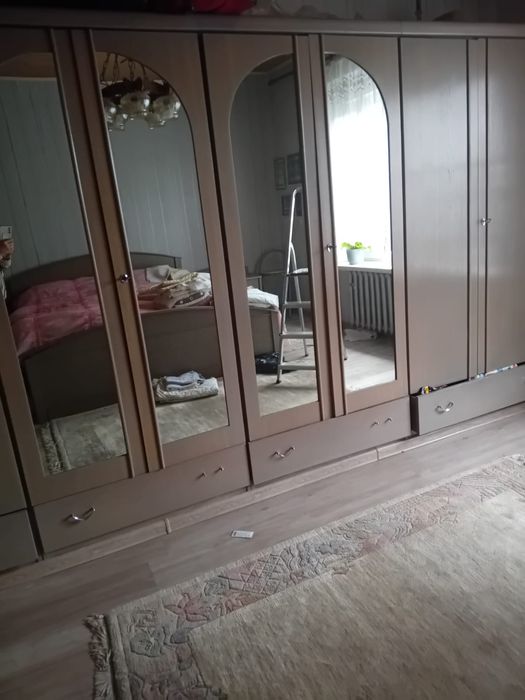 Meble sypialniane duża szafa dwa nocne stoliki łóżko dwumetrowe