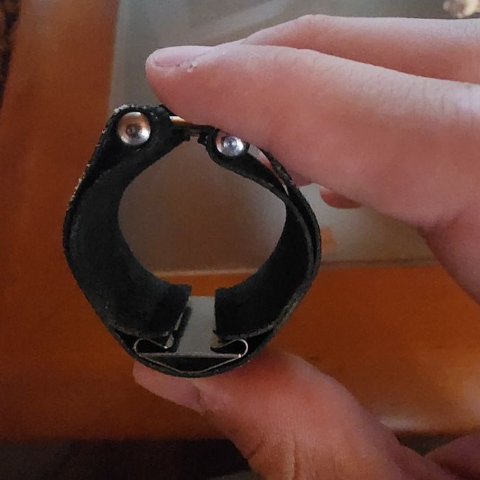 Abraçadeira rovner versa para o clarinete baixo/sax baritono
