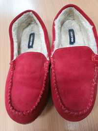 Замшевые красные туфли тапки