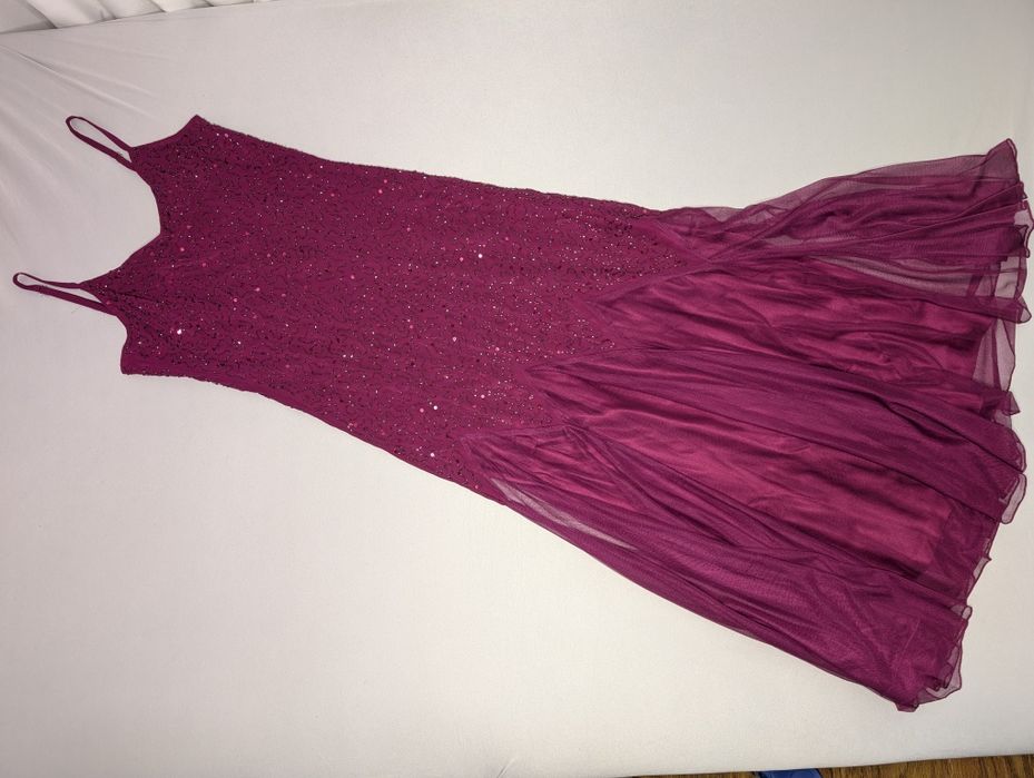 Długa sukienka o kroju syreny