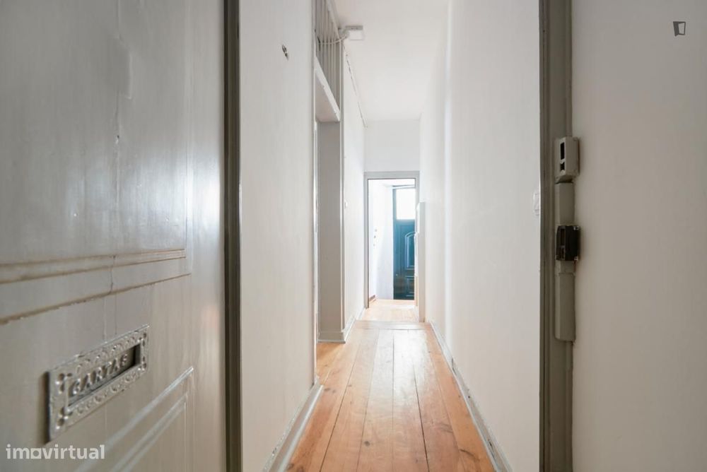 Quarto - localizado em Penha Lisbon