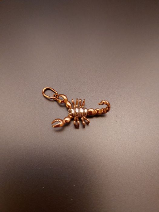 Кулон золото скорпион