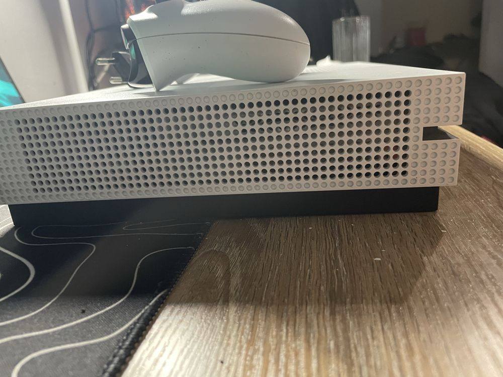 Игровая консоль Xbox one s 1Tb