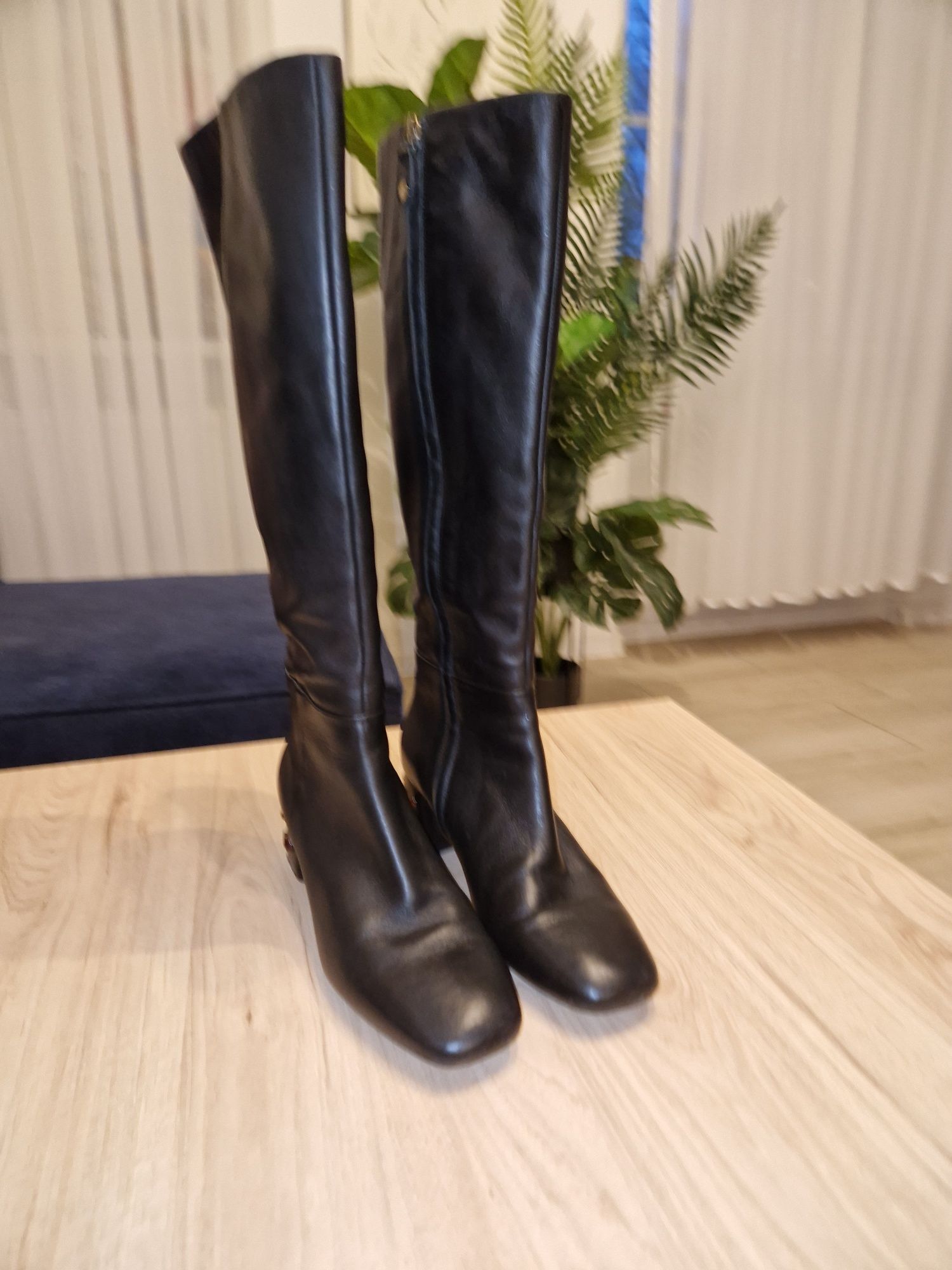 Kozaki skórzane czarne na słupku Geox Seila 1111 D748VF 39 skóra nat