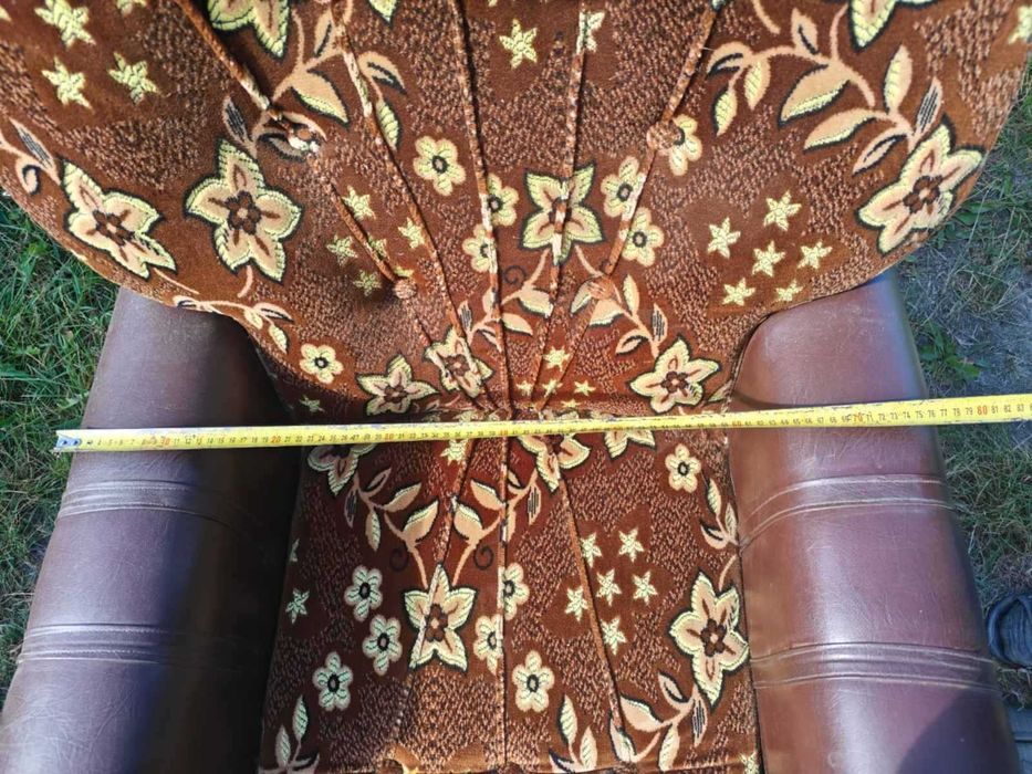 Крісла мякі 2 штуки в доброму стані