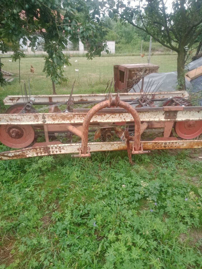Zgrabiarka taśmowa Akpil