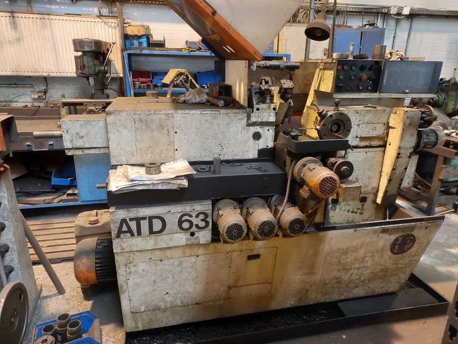 Automat tokarski ATD-63