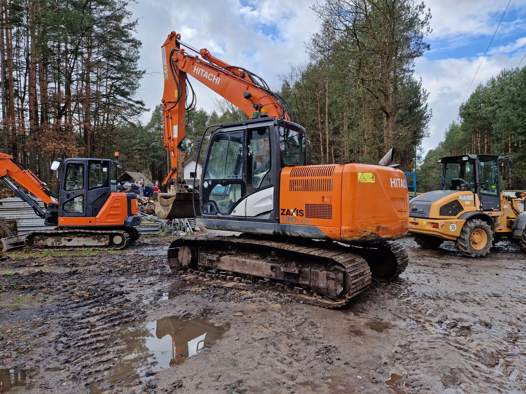 Koparka gąsienicowa Hitachi ZX 130 zaksięgowaniu bardzo ładna