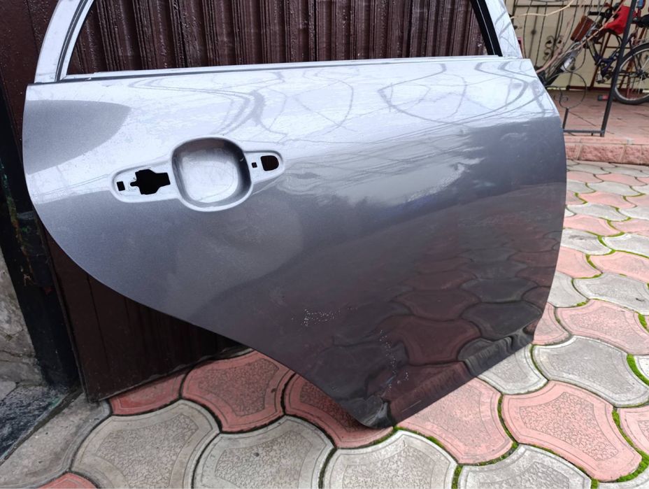 Двері задні праві тойота корола